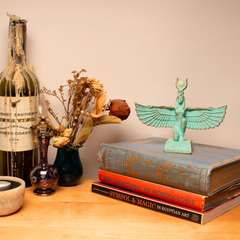 Statue der ägyptischen Göttin Isis – Hergestellt in Ägypten