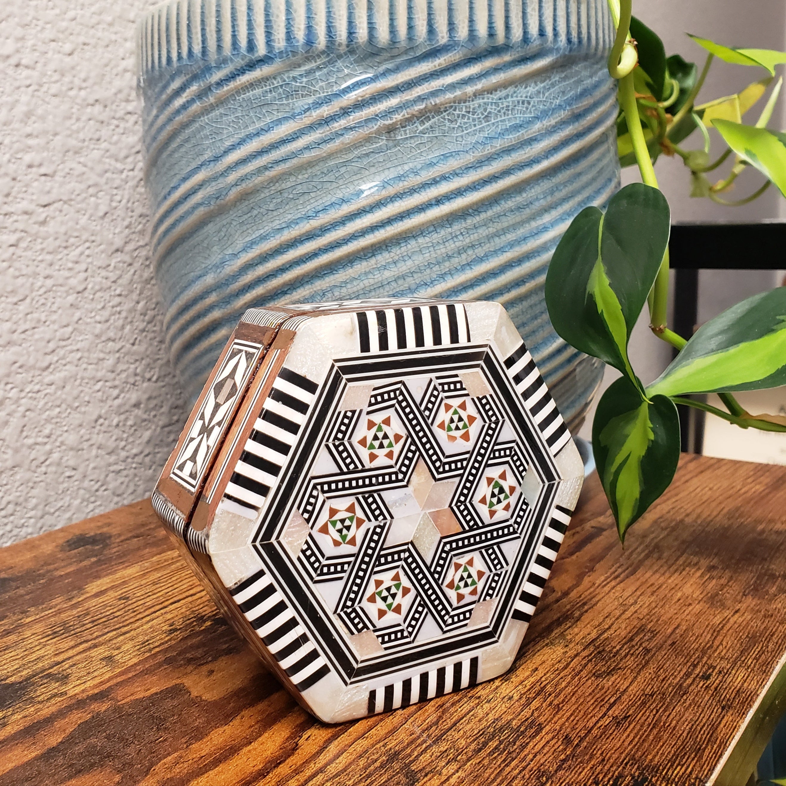 Egyptian Wooden Jewelry Box with "Mother of Pearl" Inlaid - Hexagon
