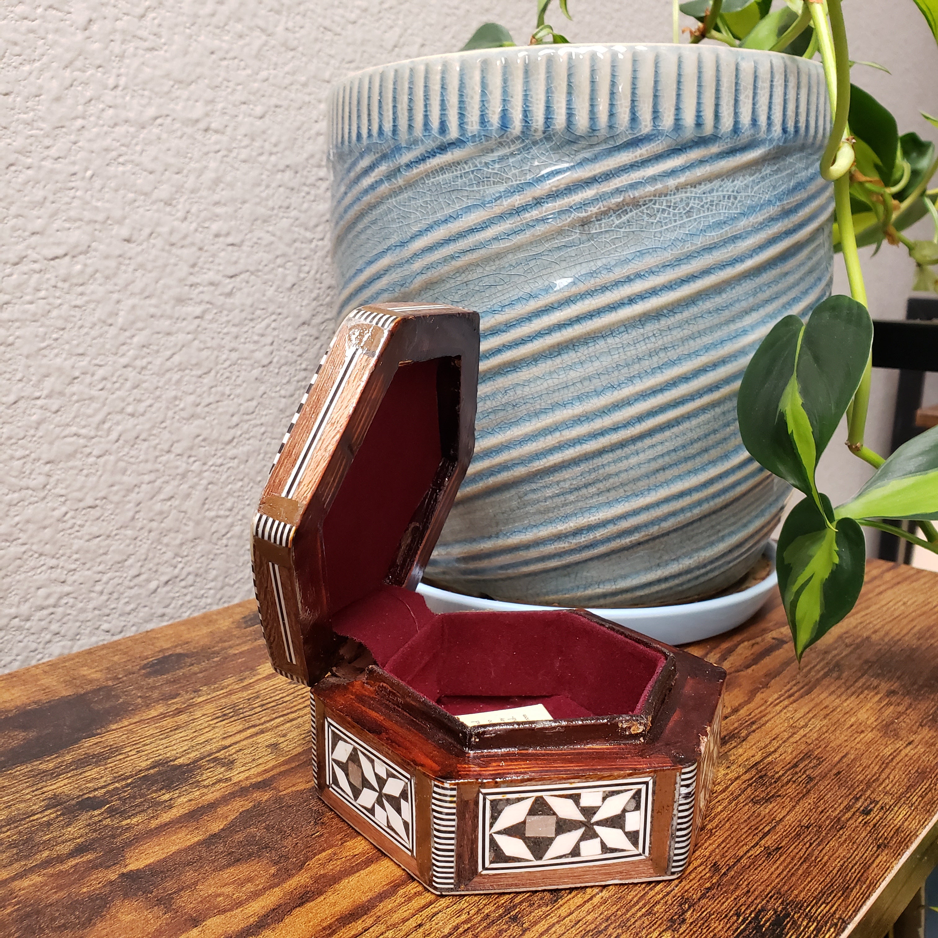 Egyptian Wooden Jewelry Box with "Mother of Pearl" Inlaid - Hexagon