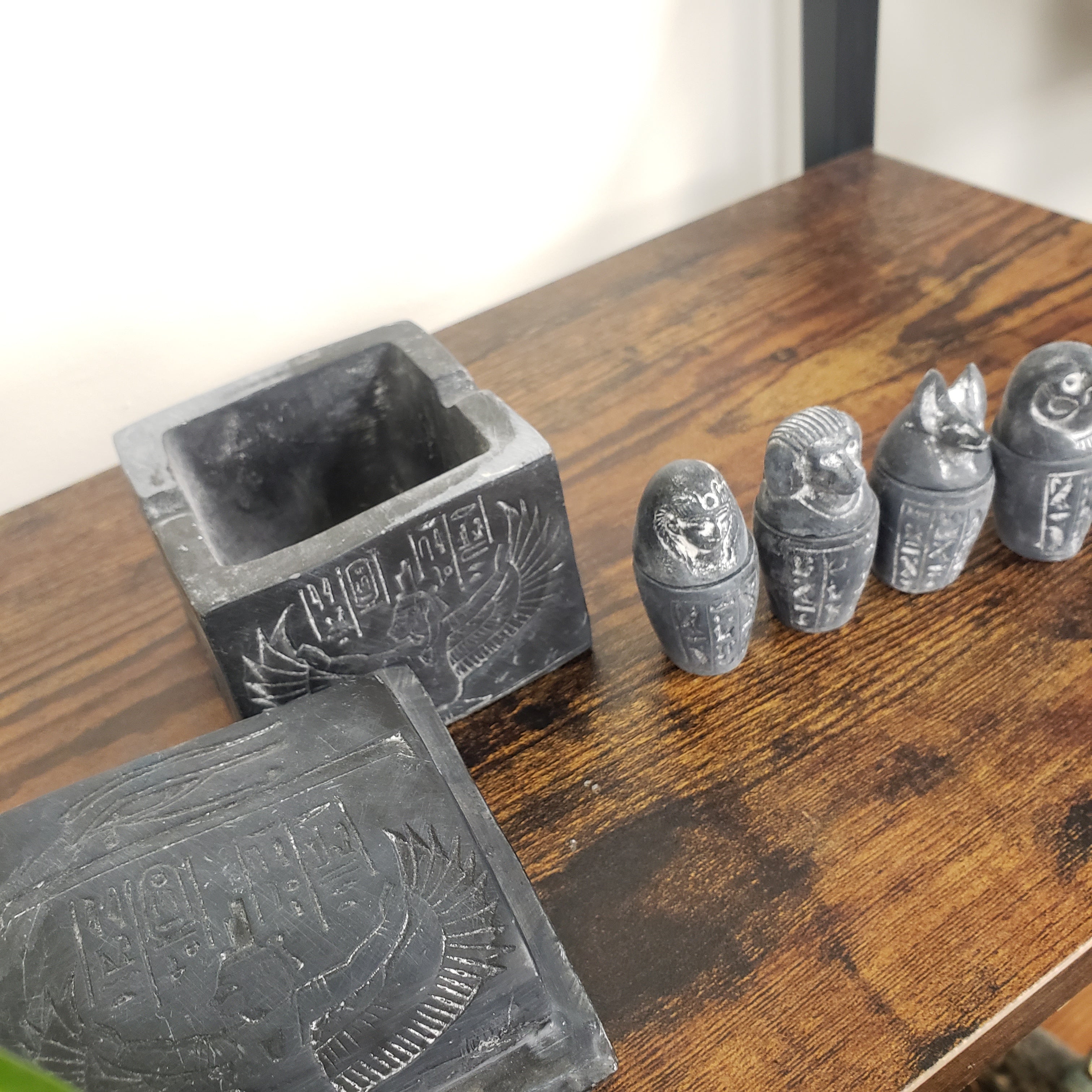 Decorative objects with engravings on a wooden surface